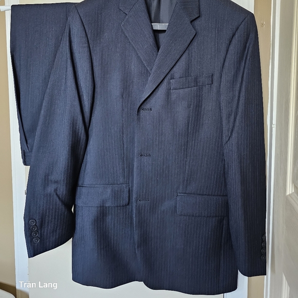 Suits - Picture 2 of 8